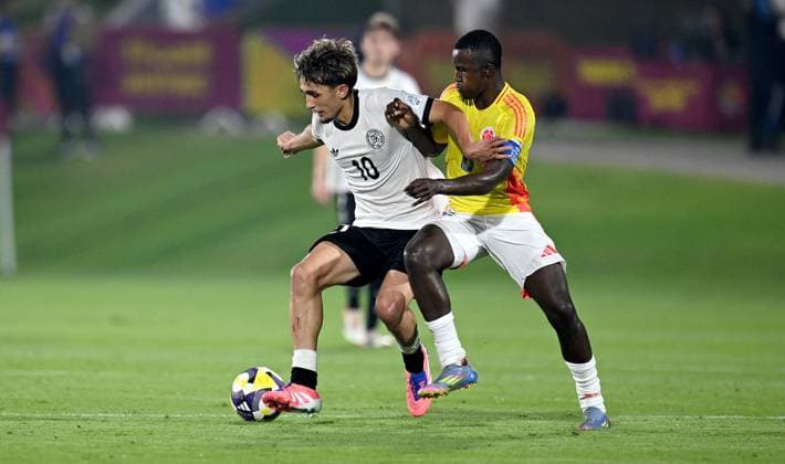 Football, Juniors U 17 World Cup 2025 Doha Qatar Preliminary round 04 11 2025 Group G Germany Colombia Eba Bekir Is left, Germany vs Cristian Orozco right, Colombia