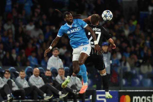 Napoli™s Andre-Frank Zambo Anguissa, Frankfurt s Mario Goetze during the UEFA Champions League football match between Napoli vs Eintracht - Champions League 2025 2026 - Diego Armando Maradona stadium November 04, 2025 Naples, Italy soccer  Copyright: xAlessandroxGarofalo LaPressex