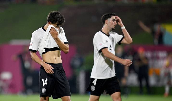 Football, Juniors U 17 World Cup 2025 Doha Qatar Preliminary round 04 11 2025 Group G Germany Colombia Toni Langsteiner left, Germany with Elias Vali Fard right, Germany