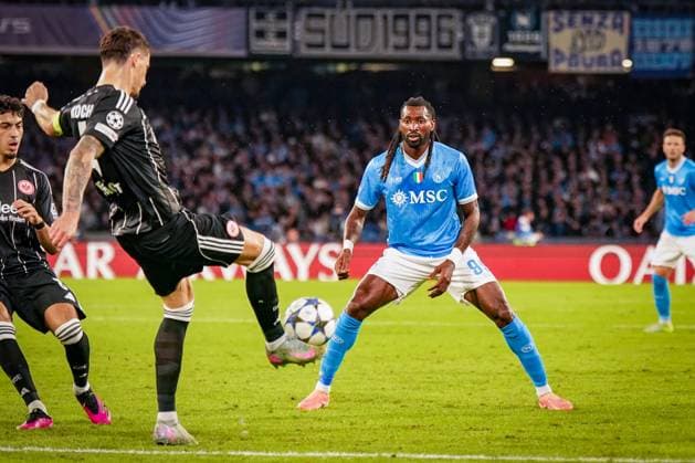 Football UEFA Champions League 2025 26, Matchday 4 SSC Napoli vs Eintracht Frankfurt Diego Armando Maradona Napoli Robin Koch Eintracht Frankfurt, 4 Frank Anguissa Naples, 99 Naples Metropolitan City of Naples Italy Copyright: xJOERANxSTEINSIEKx