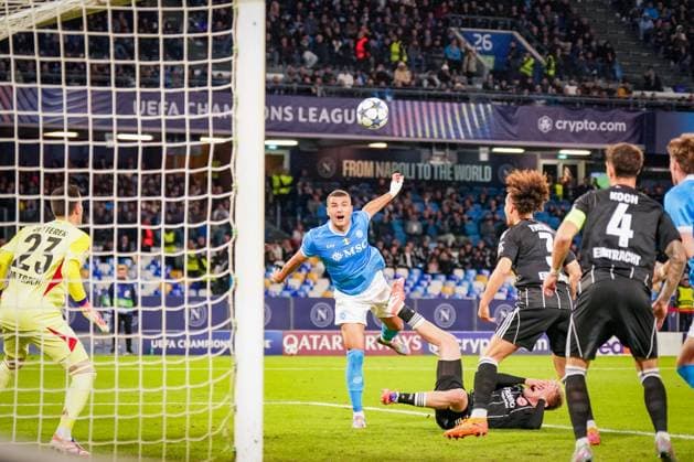 Football UEFA Champions League 2025 26, Matchday 4 SSC Napoli vs Eintracht Frankfurt Diego Armando Maradona Napoli Alessandro Buongiorno Napoli, 4 Michael Zetterer Eintracht Frankfurt, 23 Arthur Theate Eintracht Frankfurt, 3 Naples Metropolitan City of Naples Italy Copyright: xJOERANxSTEINSIEKx
