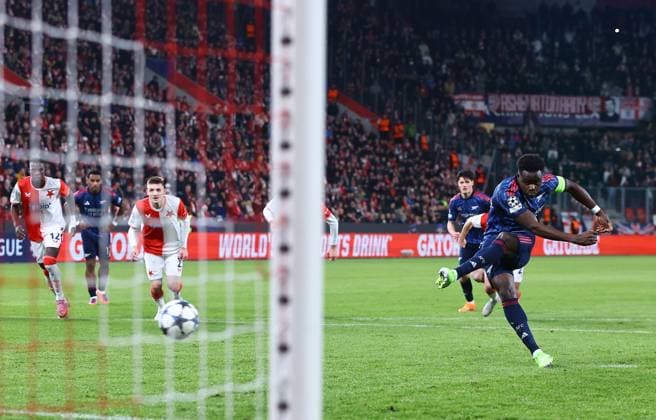 Bukayo Saka of Arsenal scores the opening goal from penalty Slavia Prague v Arsenal, UEFA Champions League, Group Stage, Football, Fortuna Arena, Prague, Czechia - 04 Nov 2025Prague Fortuna Arena Czech Republic EDITORIAL USE ONLY No use with unauthorised audio, video, data, fixture lists, club league logos or live services. Online in-match use limited to 120 images, no video emulation. No use in betting, games or single club league player publications.  Copyright: xMichaelxZemanek Shutterstockx 15642030t