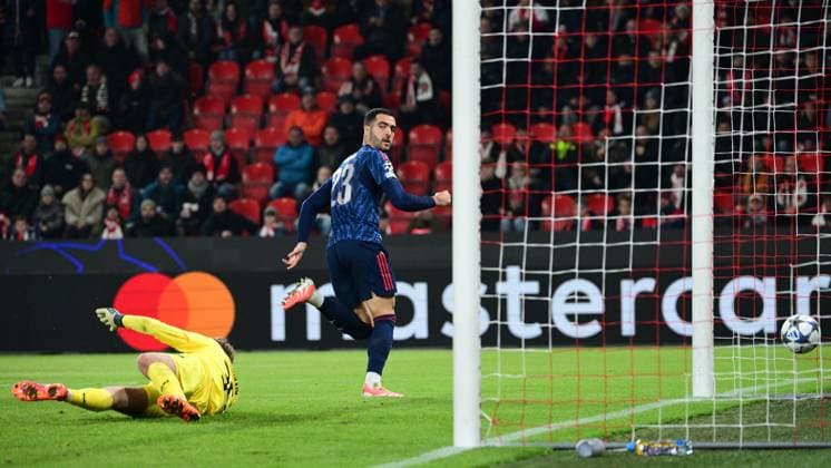 From left goalie of Slavia Jakub Markovic receives goal, Mikel Merino of Arsenal scores second goal during the Football Champions League 4th round match: Slavia Prague vs Arsenal in Prague, Czech Republic, November 4, 2025. (CTKxPhoto MichalxKamaryt) CTKPhotoP2025110408119  CTKPhotoP2025110408119