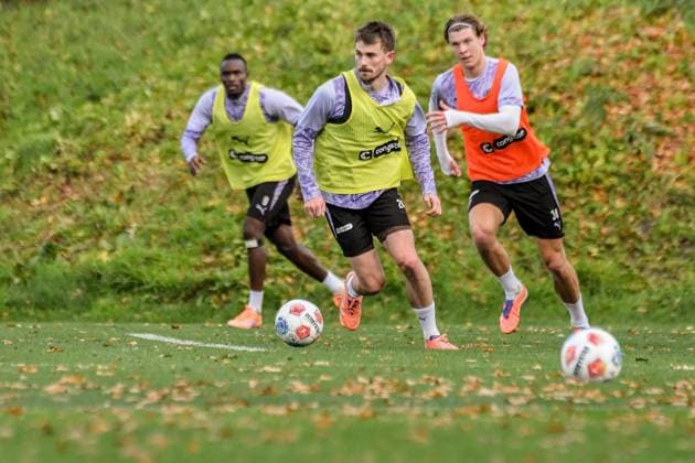Connor Metcalfe Jannik Robatsch Pauli on the ball Germany , Hamburg , Training ground at Kollaustrasse , Football , 1 Bundesliga , Training of FC St Pauli