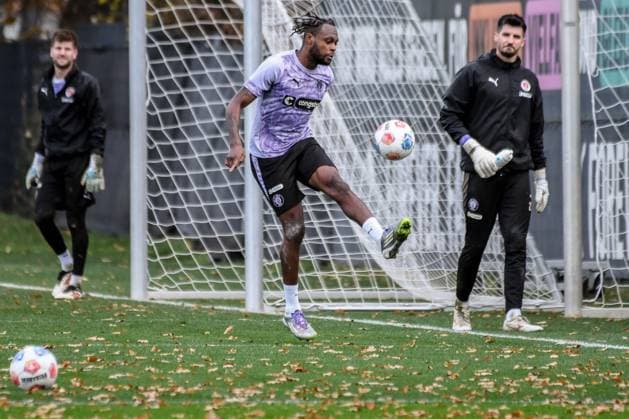 Ricky Jade Jones Pauli on the ball Germany , Hamburg , Training ground at Kollaustrasse , Football , 1 Bundesliga , Training of FC St Pauli