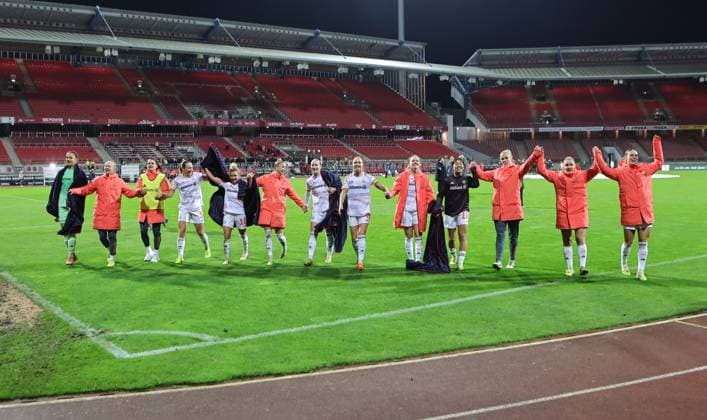 04 11 2025 Soccer Season 2025 2026 1 Women Soccer Bundesliga 09 Matchday 1 FC Nuremberg FCN Club FC Bayern Munich FCB Sportfoto Zink DaMa xdaxmax joy cheering after the end of the match Team FC Bayern Munich FCB team cheers