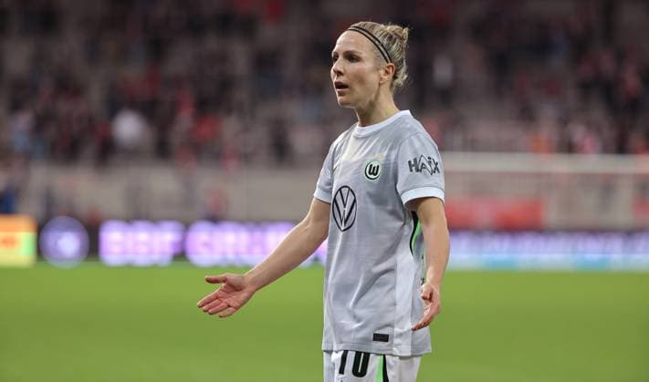 Svenja Huth gesticulating action upper body sport soccer soccer women women Bundesliga 9 matchday season 2025 2026 04 11 2025 1 FC Union Berlin vs VfL Wolfsburg WOB DFL regulations prohibit any use of photographs as image sequences and or quasi video