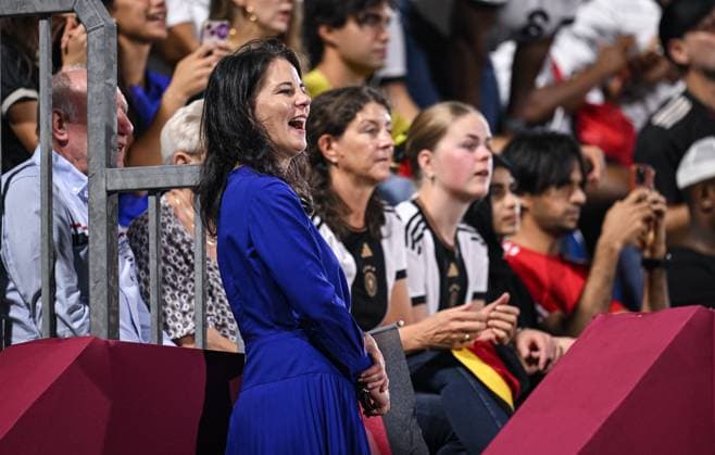 Football, Junior U 17 World Cup 2025 Doha Qatar Preliminary Round 04 11 2025 Group G Germany Colombia President of the UN General Assembly, Annalena Baerbock watches the last minutes of the match with German fans