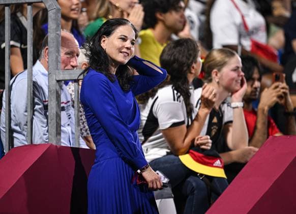 Football, Junior U 17 World Cup 2025 Doha Qatar Preliminary Round 04 11 2025 Group G Germany Colombia President of the UN General Assembly, Annalena Baerbock watches the last minutes of the match with German fans