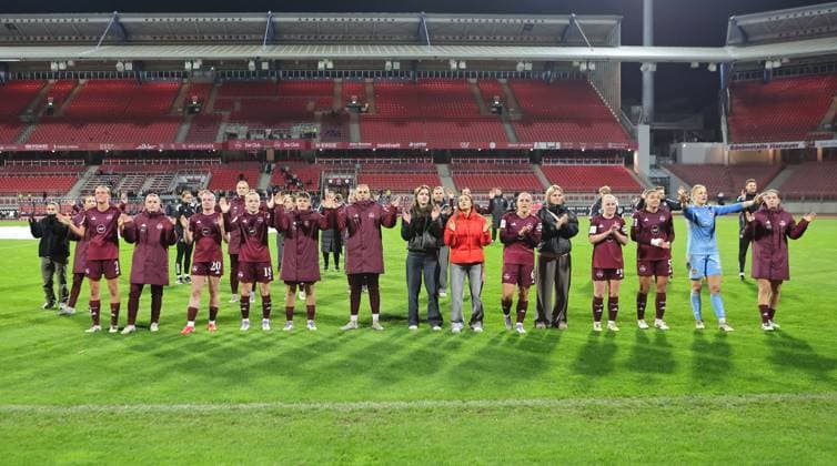04 11 2025 Soccer Season 2025 2026 1 Womens Soccer Bundesliga 09 Matchday 1 FC Nuremberg FCN Club FC Bayern Munich FCB Sportfoto Zink DaMa xdaxmax Team Team of FCN disappointed Disappointment after the end of the match
