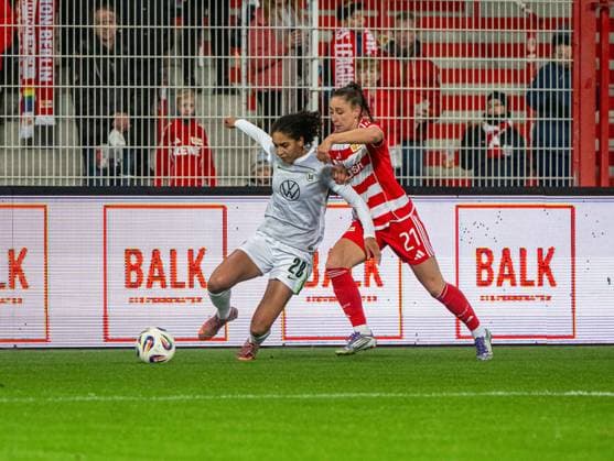 Soccer, Women, Season 2025 2026, Google Pixel Women Bundesliga 9 Matchday , 1 FC Union Berlin VfL Wolfsburg, v l Cora Zicai Wolfsburg , Anna Weiß 1 FC Union , 04 11 2025, Copyright: xMatthiasxKochx