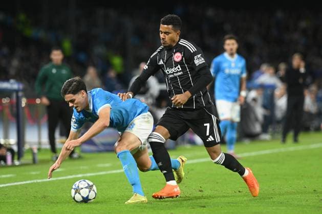 Miguel Gutierrez of SSC Napoli competes for the ball with Ansgar Knauff of Eintracht Frankfurt during the Uefa Champions League match between SSC Napoli vs Eintracht Frankfurt at Diego Armndo Maradona Stadium  Copyright: xDaniloxGemito IPAxSportx xipa-agency.netx xx IPA_67524562 IPA_Agency_IPA67524562