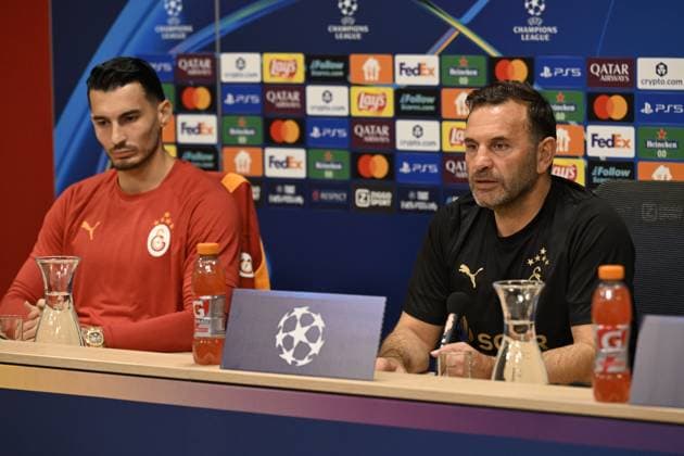 AMSTERDAM - Goalkeeper Ugurcan Cakir and Galatasaray coach Okan Buruk during the MD-1 press conference, PK, Pressekonferenz before the Champions League match against Ajax at the Johan Cruijff ArenA on November 4, 2025, in Amsterdam, Netherlands. ANP OLAF KRAAK UEFA Champions League 2025 2026 xVIxANPxSportx xxANPxIVx 541232085 originalFilename: 541232085.jpg