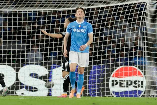 UCL MD4 SSC Napoli vs Eintracht Frankfurt Napoli s Scottish midfielder Scott McTominay looks dejected During match UEFA Champions League 2025 26 League Phase MD4 SSC Napoli vs Eintracht Frankfurt at Stadio Maradona on November 4, 2025 in Naples _BPH0139 Copyright: xAntonioxBalascox