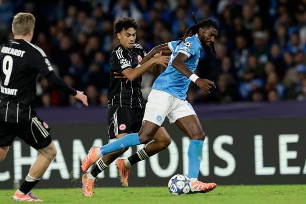 UCL MD4 SSC Napoli vs Eintracht Frankfurt Eintracht Frankfurt s German defender Nathaniel Brown challenges for the ball with Napoli s Cameroonian midfielder Andre Frank Zambo Anguissa During match UEFA Champions League 2025 26 League Phase MD4 SSC Napoli vs Eintracht Frankfurt at Stadio Maradona on November 4, 2025 in Naples _BPH0262 Copyright: xAntonioxBalascox