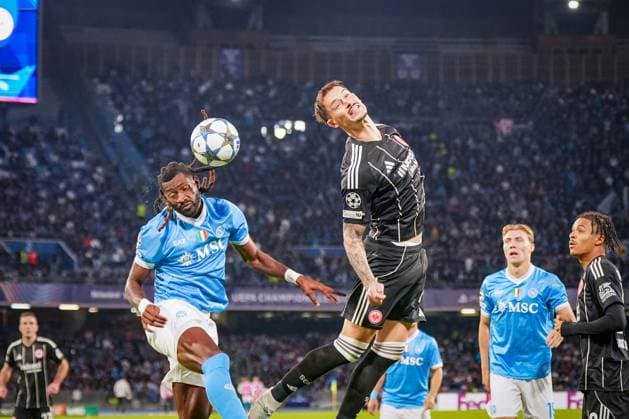 Football UEFA Champions League 2025 26, Matchday 4 SSC Napoli vs Eintracht Frankfurt Stadio Diego Armando Maradona Napoli Robin Koch Eintracht Frankfurt, 4 Frank Anguissa Naples, 99 Naples Metropolitan City of Naples Italy Copyright: xJOERANxSTEINSIEKx