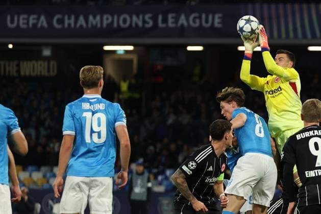 Napoli s Scott McTominay during the UEFA Champions League football match between Napoli vs Eintracht - Champions League 2025 2026 - Diego Armando Maradona stadium November 04, 2025 Naples, Italy soccer  Copyright: xAlessandroxGarofalo LaPressex