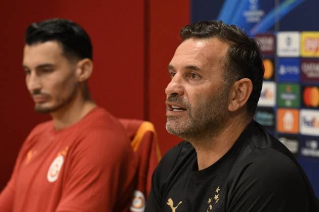 AMSTERDAM - Goalkeeper Ugurcan Cakir and Galatasaray coach Okan Buruk during the MD-1 press conference, PK, Pressekonferenz before the Champions League match against Ajax at the Johan Cruijff ArenA on November 4, 2025, in Amsterdam, Netherlands. ANP OLAF KRAAK UEFA Champions League 2025 2026 xVIxANPxSportx xxANPxIVx 541232948 originalFilename: 541232948.jpg