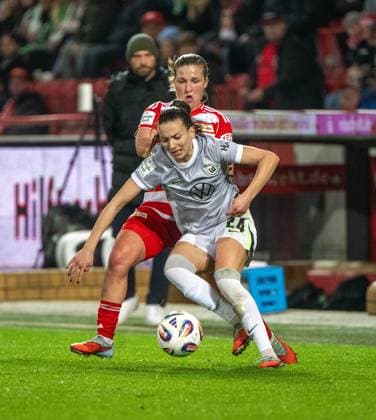 Soccer, Women, Season 2025 2026, Google Pixel Women Bundesliga 9 Matchday , 1 FC Union Berlin VfL Wolfsburg, v l Dina Orschmann 1 FC Union , Joelle Wedemeyer Wolfsburg , 04 11 2025, Copyright: xMatthiasxKochx