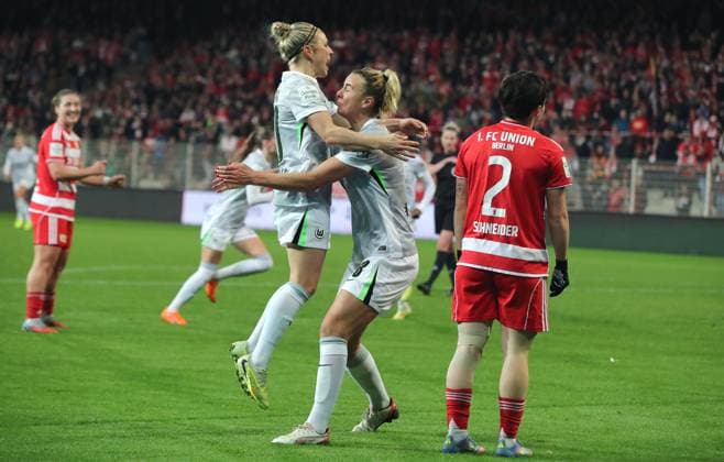 Lena Lattwein celebrates after equalizing 1 1 with Svenja Huth Joy Emotion Cheers Sport Football Soccer Women Womens Bundesliga 9 Matchday Season 2025 2026 04 11 2025 1 FC Union Berlin vs VfL Wolfsburg WOB DFL regulations prohibit any use of photographs as image sequences and or quasi video