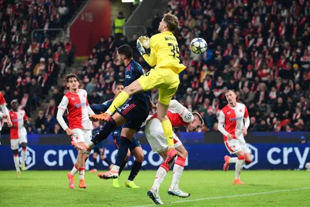 From left (centre) Mikel Merino of Arsenal scores and Jakub Markovic, goalie of Slavia receives goal during the Football Champions League 4th round match: Slavia Prague vs Arsenal in Prague, Czech Republic, November 4, 2025. (CTKxPhoto MichalxKamaryt) CTKPhotoP2025110408309  CTKPhotoP2025110408309
