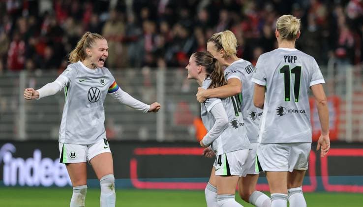 Janina Minge, Smilla Vallotto Nr 14 cheers after 1 3, Lena Lattwein, Alexandra Popp joy emotion jubilation sport soccer soccer women women Bundesliga 9 matchday season 2025 2026 04 11 2025 1 FC Union Berlin vs VfL Wolfsburg WOB DFL regulations prohibit any use of photographs as image sequences and or quasi video