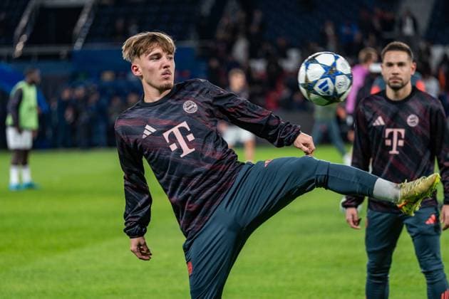 04 11 2025, Paris Saint Germain vs FC Bayern Munich, UEFA Champions League, 04 Matchday Lennart Karl FC Bayern Muenchen, 42 Copyright: xBahhoxKarax