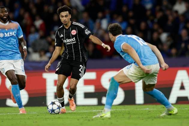 UCL MD4 SSC Napoli vs Eintracht Frankfurt Eintracht Frankfurt s German defender Nathaniel Brown controls the ball During match UEFA Champions League 2025 26 League Phase MD4 SSC Napoli vs Eintracht Frankfurt at Stadio Maradona on November 4, 2025 in Naples _BPH0616 Copyright: xAntonioxBalascox