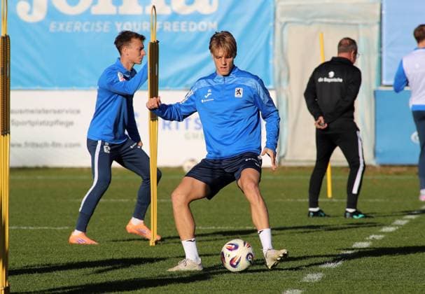 Football, Men, 3 Liga, Season 2025 2026, TSV 1860 Munich, Training Clemens Lippmann TSV 1860 Munich with ball
