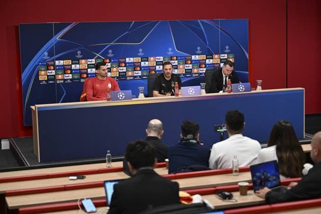 Ahead of UEFA Champions League: Ajax v Galatasaray AMSTERDAM, NETHERLANDS - NOVEMBER 4: Galatasaray head coach Okan Buruk (C) and goalkeeper Ugurcan Cakir (L) hold a press conference, PK, Pressekonferenz at Johan Cruijff Arena ahead of their UEFA Champions League week 4 match against Ajax, in Amsterdam, Netherlands, on November 4, 2025. Halil Sagirkaya Anadolu Amsterdam Netherlands. Editorial use only. Please get in touch for any other usage.  Copyright: x2025xAnadoluxHalilxSagirkayax