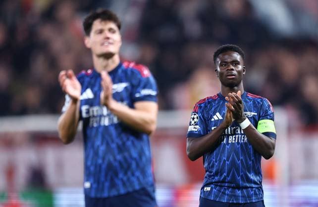 Bukayo Saka of Arsenal applauds the fans after the match Slavia Prague v Arsenal, UEFA Champions League, Group Stage, Football, Fortuna Arena, Prague, Czechia - 04 Nov 2025Prague Fortuna Arena Czech Republic EDITORIAL USE ONLY No use with unauthorised audio, video, data, fixture lists, club league logos or live services. Online in-match use limited to 120 images, no video emulation. No use in betting, games or single club league player publications. Copyright: xMichaelxZemanek Shutterstockx 15642030aw