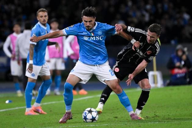 Eljif Elmas of SSC Napoli and Mario Gotze of Eintracht Frankfurt during the UEFA Champions League 2025 2026 football match between SSC Napoli and Eintracht Frankfurt at Diego Armando Maradona stadium in Naples (Italy), November 04th, 2025. AndreaxStaccioli