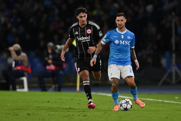 Fares Chaibi of Eintracht Frankfurt and Matteo Politano of S.S.C. Napoli are in action during the UEFA Champions League phase day 4 football match between S.S.C. Napoli and Eintracht Frankfurt at the Diego Armando Maradona Stadium on November 4, 2025 in Naples, Italy.  Copyright: xDomenicoxCippitelli IPAxSportx xipa-agency.netx xx IPA_67526796 IPA_Agency_IPA67526796