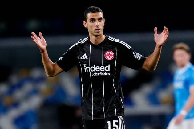 SSC Napoli v Eintracht Frankfurt - UEFA Champions League 2025 26 League Phase MD4 Ellyes Skhiri of Eintracht Frankfurt gestures during the UEFA Champions League 2025 26 League Phase MD4 match between SSC Napoli and Eintracht Frankfurt at Stadio Diego Armando Maradona on November 4, 2025 in Neaples, Italy. Neaples Stadio Diego Armando Maradona Campania Italy Copyright: xGiuseppexMaffiax 251104_UCL_Napoli-EintrachtFrankfurt_GM_0028