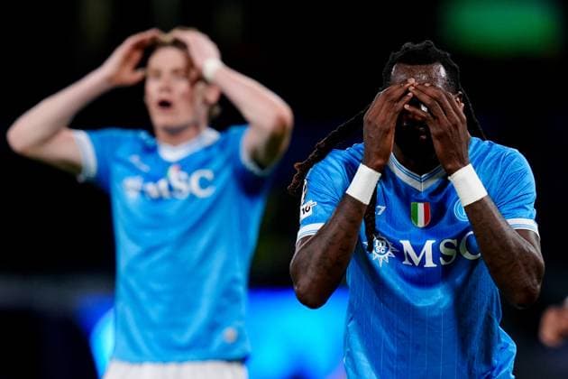 SSC Napoli v Eintracht Frankfurt - UEFA Champions League 2025 26 League Phase MD4 Andre-Frank Zambo Anguissa of SSC Napoli looks dejected during the UEFA Champions League 2025 26 League Phase MD4 match between SSC Napoli and Eintracht Frankfurt at Stadio Diego Armando Maradona on November 4, 2025 in Neaples, Italy. Neaples Stadio Diego Armando Maradona Campania Italy Copyright: xGiuseppexMaffiax 251104_UCL_Napoli-EintrachtFrankfurt_GM_8867