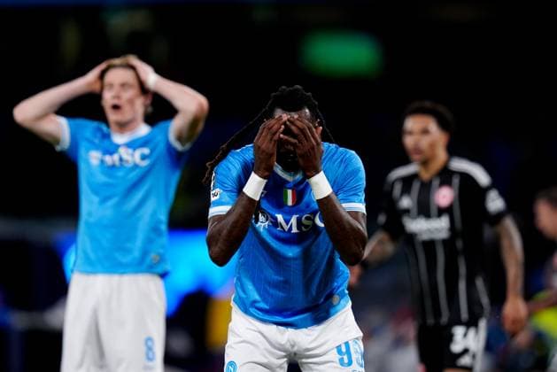SSC Napoli v Eintracht Frankfurt - UEFA Champions League 2025 26 League Phase MD4 Andre-Frank Zambo Anguissa of SSC Napoli looks dejected during the UEFA Champions League 2025 26 League Phase MD4 match between SSC Napoli and Eintracht Frankfurt at Stadio Diego Armando Maradona on November 4, 2025 in Neaples, Italy. Neaples Stadio Diego Armando Maradona Campania Italy Copyright: xGiuseppexMaffiax 251104_UCL_Napoli-EintrachtFrankfurt_GM_8870