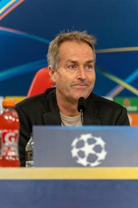 Kasper Hjulmand Bayer Leverkusen, Coach , Press conference, Mediaday, Interview, POR, Benfica Lisbon vs Bayer 04 Leverkusen, Football, UEFA Champions League, Matchday 4, Media day, 2025 2026 season, 04 11 2025, POR, Benfica Lisbon vs Bayer 04 Leverkusen, Football, UEFA Champions League, Matchday 4, Media day, 2025 2026 season, 04 11 2025, Lisbon Copyright: xEibner-Pressefoto EdwardxCheungx EP_ECG