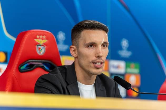 Alejandro Grimaldo Bayer Leverkusen, 20 , Mediaday, Interview, Press conference, POR, Benfica Lisbon vs Bayer 04 Leverkusen, Football, UEFA Champions League, Matchday 4, Media day, 2025 2026 season, 04 11 2025, POR, Benfica Lisbon vs Bayer 04 Leverkusen, Football, UEFA Champions League, Matchday 4, Media day, 2025 2026 season, 04 11 2025, Lisbon Copyright: xEibner-Pressefoto EdwardxCheungx EP_ECG