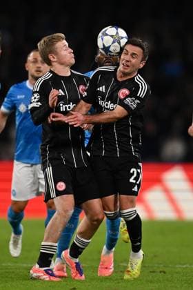 Jonathan Burkardt of Eintracht Frankfurt and Mario Gotze of Eintracht Frankfurt are in action during the UEFA Champions League phase day 4 football match between S.S.C. Napoli and Eintracht Frankfurt at the Diego Armando Maradona Stadium on November 4, 2025 in Naples, Italy.  Copyright: xDomenicoxCippitelli IPAxSportx xipa-agency.netx xx IPA_67526756 IPA_Agency_IPA67526756