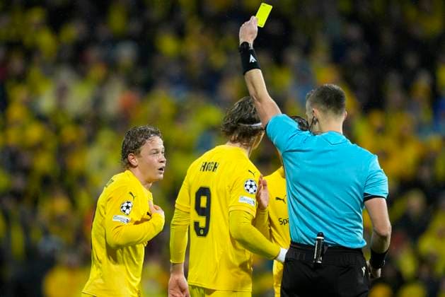 Football, Champions League 2025 2026 Bodo Glimt Monaco Bodo 20251104 Yellow card to Sondre Auklend during the Champions League football match between Bodo Glimt and Monaco at Aspmyra Stadium Photo Fredrik Varfjell NTB Bodo Norway EDITORIAL USE ONLY RESTRICTED USE FOR BETTING COMPANIES  Copyright: xFredrikxVarfjellx xNTBx
