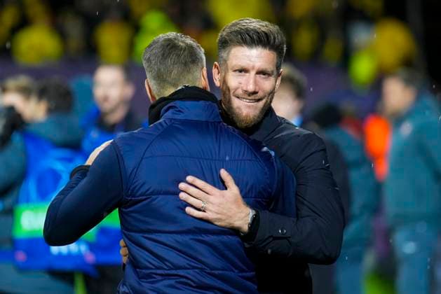 Football, Champions League 2025 2026 Bodo Glimt Monaco Bodo 20251104 Bodo Glimt s coach Kjetil Knutsen and Monaco s coach SÃ bastien Pocognoli give each other a hug before the Champions League football match between Bodo Glimt and Monaco at Aspmyra Stadium Photo Fredrik Varfjell NTB Bodo Norway EDITORIAL USE ONLY RESTRICTED USE FOR BETTING COMPANIES  Copyright: xFredrikxVarfjellx xNTBx