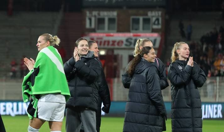 Wolfsburg team celebrates victory in front of the fans Sport Football Soccer Women Womens Bundesliga 9 Matchday Season 2025 2026 04 11 2025 1 FC Union Berlin vs VfL Wolfsburg WOB DFL regulations prohibit any use of photographs as image sequences and or quasi video