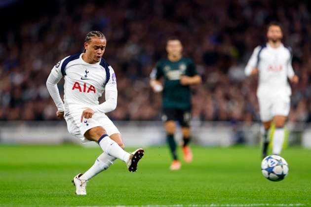 Tottenham Hotspur v Copenhagen, London, UK - 4 Nov 2025 Xavi Simons of Tottenham Hotspur has a shot on goal during the UEFA Champions League match between Tottenham Hotspur and Copenhagen at The Tottenham Hotspur Stadium, Tottenham, London on the 4 November 2025. Tottenham The Tottenham Hotspur Stadium London England Copyright: xJamesxWhitehead PPAUKx PPA-227348