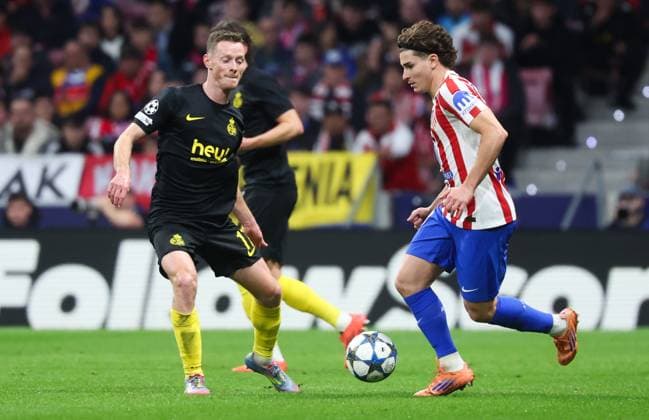 Union s Rob Schoofs and Atletico Madrid s Julian Alvarez fight for the ball during a soccer game between Spanish soccer team Atletico Madrid and Belgian Royale Union Saint-Gilloise, Tuesday 04 November 2025 in Madrid, on the fourth day of the League phase of the UEFA Champions League tournament. VIRGINIExLEFOUR  x139016538x