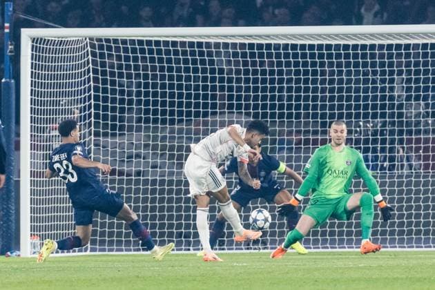 UEFA Champions League FC Paris Saint Germain FC Bayern Munich 04 11 2025 Luis Diaz FC Bayern Munich, 14 scores the 1 0, goal PARIS, FRANCE 4 NOVEMBER UEFA Champions League matchday 4, FC Paris Saint Germain vs FC Bayern Munich, Parc des Princes on 04 11 2025 Copyright: xBEAUTIFULxSPORTS Wunderlx