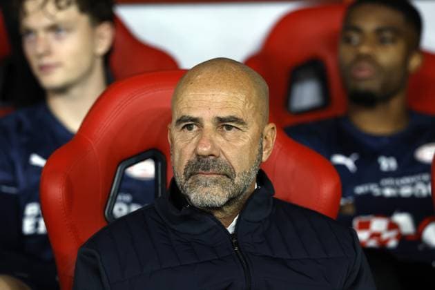 PIRAEUS - PSV Eindhoven coach Peter Bosz during the UEFA Champions League match between Olympiacos FC and PSV Eindhoven at the Georgios Karaiskakis Stadium on November 4, 2025, in Piraeus, Greece. ANP MAURICE VAN STEEN UEFA Champions League Matchday 4 2025-2026 xVIxANPxSportx xxANPxIVx 541236406 originalFilename: 541236406.jpg