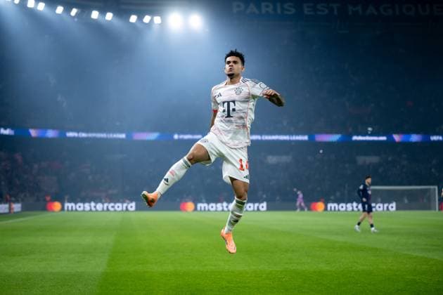 Luis Diaz FC Bayern Muenchen, 14 celebrates the goal for 0 1, GER, FC Bayern Muenchen vs Paris Saint Germain, Football, UEFA Champions League, League stage, Matchday 4, 2025 2026 season, 04 11 2025 GER, FC Bayern Muenchen vs Paris Saint Germain, Football, UEFA Champions League, League stage, Matchday 4, 2025 2026 season, 04 11 2025 Paris Copyright: xEibner-Pressefoto Memmlerx EP_MMR