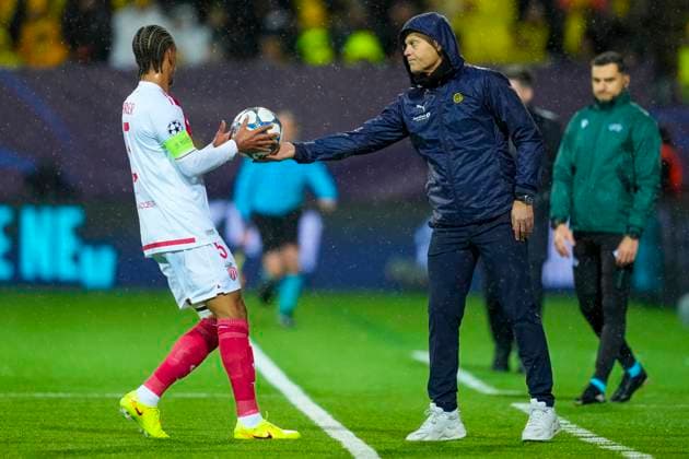 Football, Champions League 2025 2026 Bodo Glimt Monaco Bodo 20251104 Monaco s Thilo Kehrer and Bodo Glimt s coach Kjetil Knutsen during the Champions League football match between Bodo Glimt and Monaco at Aspmyra Stadium Photo Fredrik Varfjell NTB Bodo Norway EDITORIAL USE ONLY RESTRICTED USE FOR BETTING COMPANIES  Copyright: xFredrikxVarfjellx xNTBx