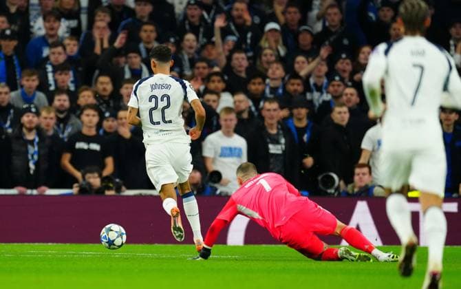 Brennan Johnson of Tottenham Hotspur goes around C Copenhagen goalkeeper Dominik Kotarski and scores the opening goal Tottenham Hotspur v FC Copenhagen, UEFA Champions League, Group Stage, Football, Tottenham Hotspur Stadium, London, UK - 04 Nov 2025London Tottenham Hotspur Stadium United Kingdom EDITORIAL USE ONLY No use with unauthorised audio, video, data, fixture lists, club league logos or live services. Online in-match use limited to 120 images, no video emulation. No use in betting, games or single club league player publications.  Copyright: xJavierxGarcia Shutterstockx 15642014k