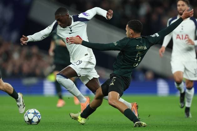 Tottenham Hotspur v F.C. Copenhagen - UEFA Champions League 2025 26 League Phase MD4 Randal Kolo Muani of Tottenham Hotspur and Gabriel Pereira of FC Copenhagen challenge during the UEFA Champions League 2025 26 League Phase MD4 match between Tottenham Hotspur and F.C. Copenhagen at Tottenham Hotspur Stadium on November 4, 2025 in London, England. London Tottenham Hotspur Stadium England United Kingdom Copyright: xNigelxFrench Sportsphoto APLx 14140305